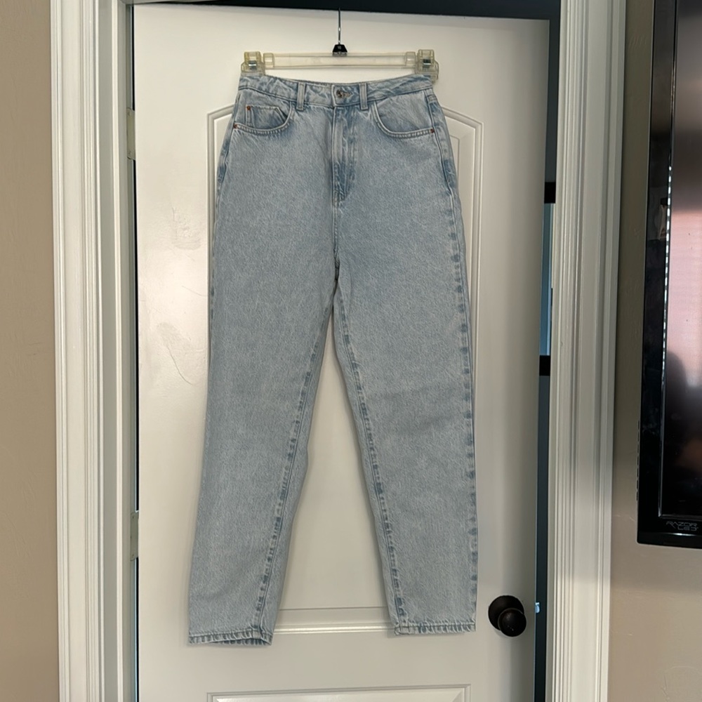 Zara Light Stonewashed High waisted Mom Jeans size 4